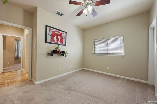 Empty room, Interior