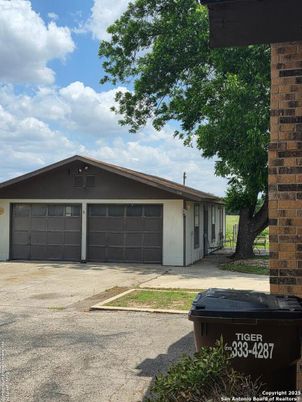 Detached Garage, Exterior