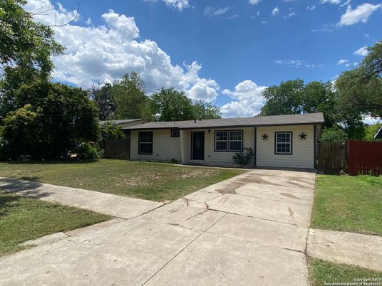 Backyard, Exterior, Facade, Ranch
