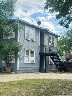 Exterior, Facade, Rowhouse