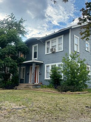 Exterior, Facade, Rowhouse