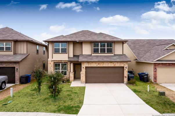 Attached, Exterior, Facade, American Craftsman