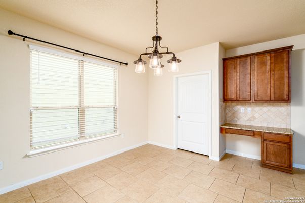 Empty room, Interior, Pendant Lights