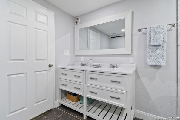 Bathroom, Dual Sink Vanities, Interior, Recessed Lighting
