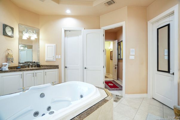 Bathroom, Dual Sink Vanities, Interior, Recessed Lighting