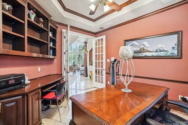 Home Office, Interior