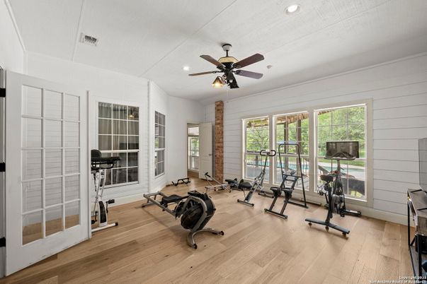 Fitness Equipment, Interior, Recessed Lighting, Wood Texture Flooring