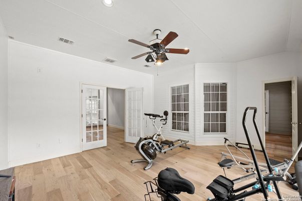 Fitness Equipment, Interior, Recessed Lighting, Wood Texture Flooring
