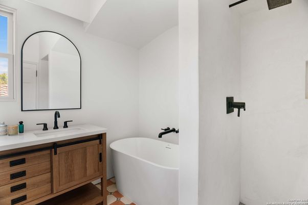 Bathroom, Dual Sink Vanities, Free Standing Baths, Interior