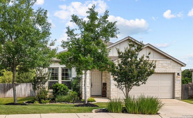 Attached, Exterior, Facade, Farmhouse