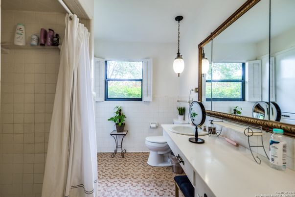 Bathroom, Interior, Pendant Lights