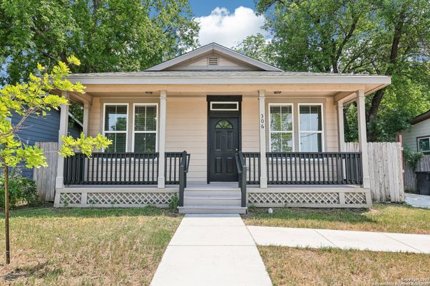 Exterior, Facade, American Craftsman