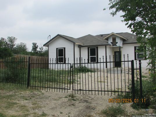Backyard, Exterior, Facade, Ranch