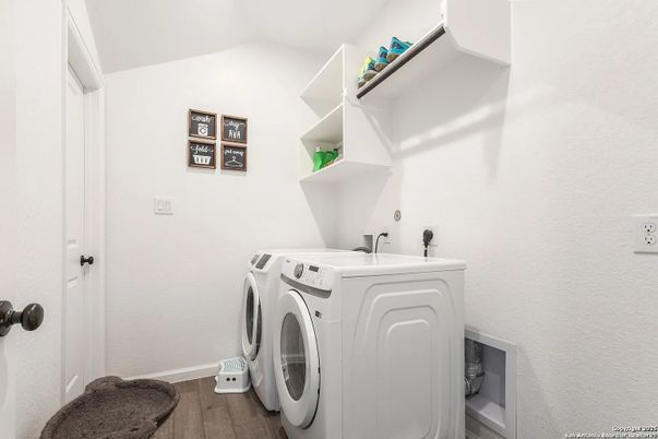 Interior, Washer, Wood Texture Flooring