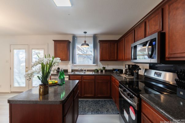 Interior, Kitchen, Pendant Lights, Stainless Steel Appliances