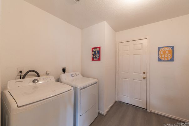 Interior, Washer, Wood Texture Flooring