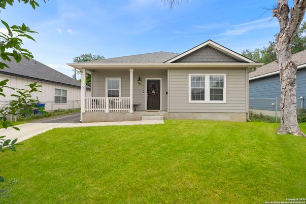 Backyard, Exterior, Facade, Ranch