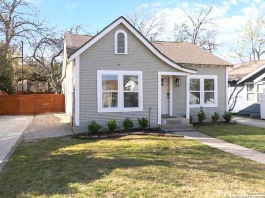 Exterior, Facade, Farmhouse