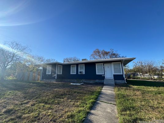 Backyard, Exterior, Facade, Ranch