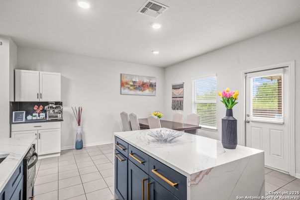 Dining room, Interior, Kitchen, Recessed Lighting