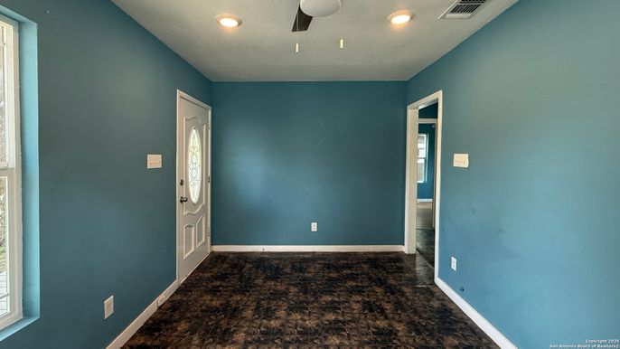 Empty room, Interior, Recessed Lighting