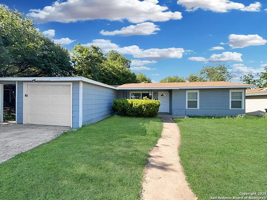 Attached, Exterior, Facade, Ranch