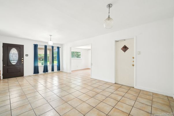 Empty room, Interior, Pendant Lights