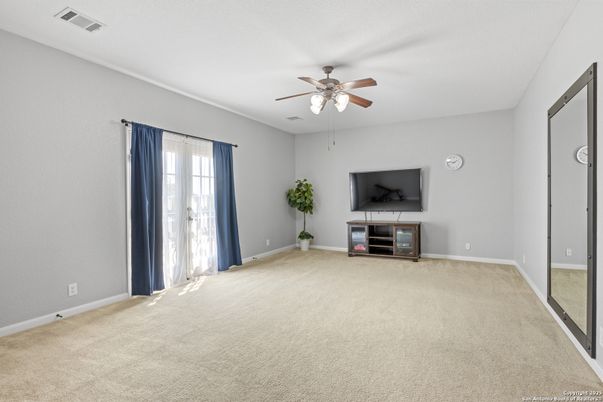 Empty room, Interior