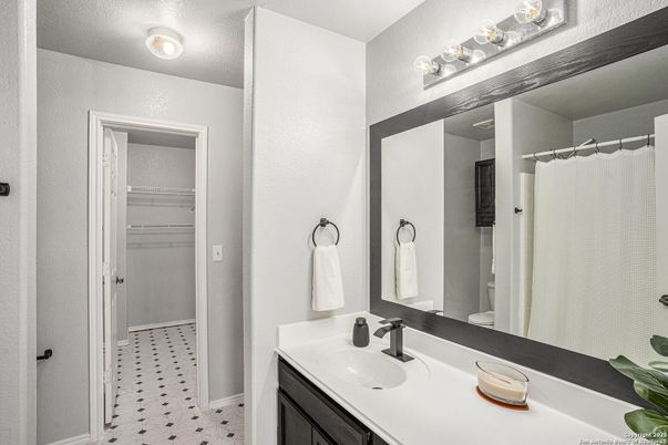 Bathroom, Dual Sink Vanities, Interior