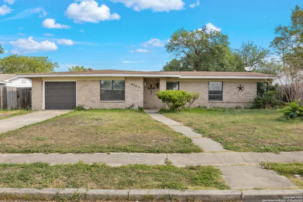 Attached, Exterior, Facade, Ranch