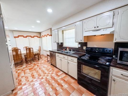 Dining room, Interior, Kitchen, Recessed Lighting