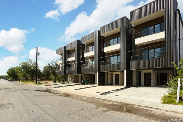 Exterior, Facade, Modern