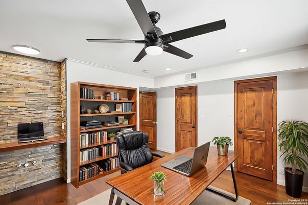 Home Office, Interior, Recessed Lighting, Wood Texture Flooring