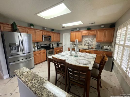 Dining room, Interior, Kitchen, Recessed Lighting, Stainless Steel Appliances