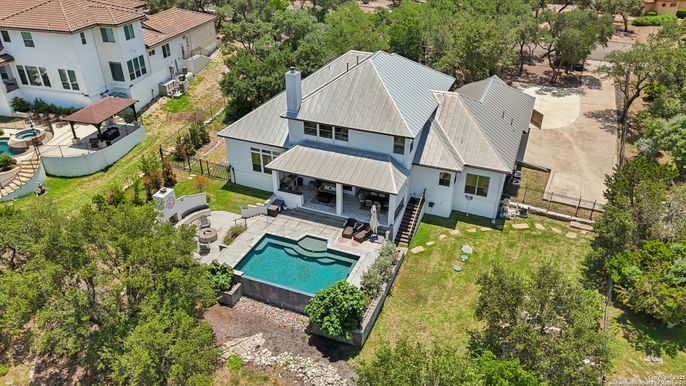 Exterior, Drone
