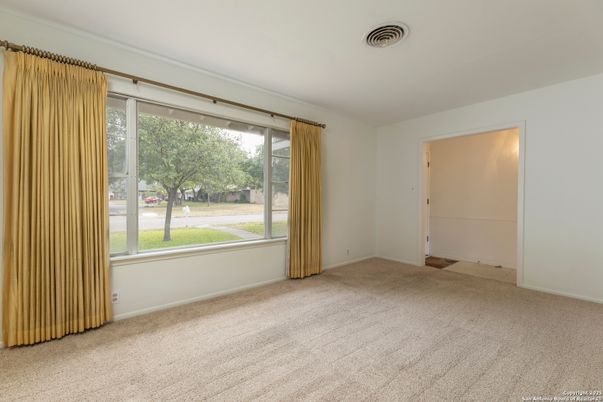 Empty room, Interior