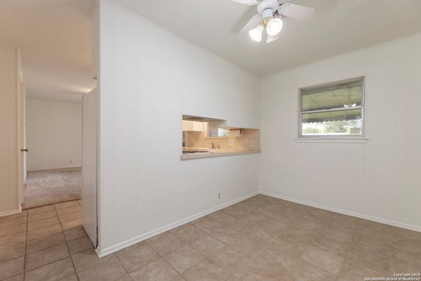Empty room, Interior