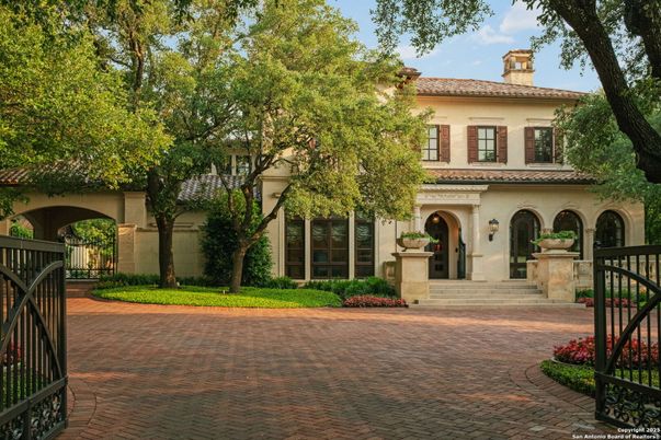 Backyard, Exterior, Facade, Mediterranean
