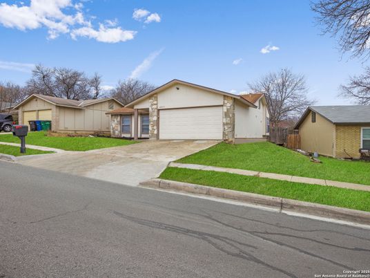 Attached, Exterior, Facade, Ranch