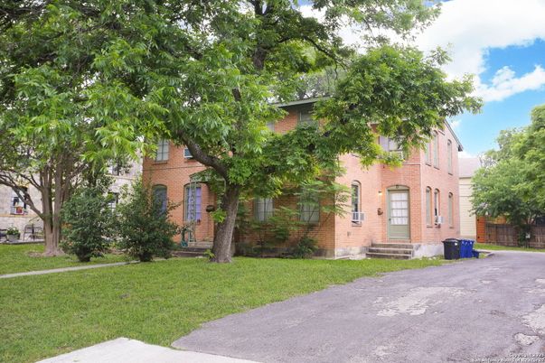 Exterior, Facade, Brick Facade, Rowhouse
