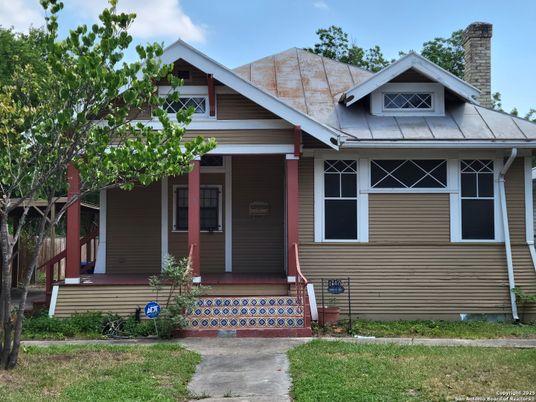 Exterior, Facade, American Craftsman