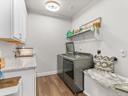 Interior, Washer, Wood Texture Flooring
