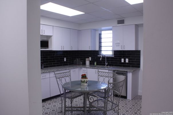 Dining room, Interior, Kitchen, Recessed Lighting