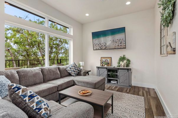 Interior, Living room, Recessed Lighting, Wood Texture Flooring