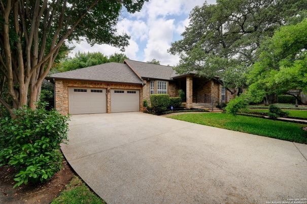Attached, Exterior, Facade, Brick Facade, Ranch
