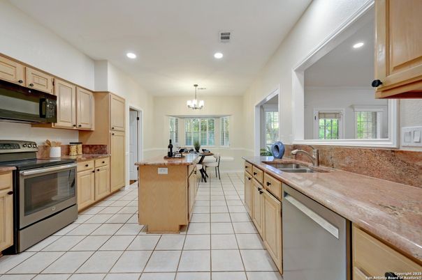 Chandelier, Dining room, Interior, Kitchen, Recessed Lighting, Stainless Steel Appliances