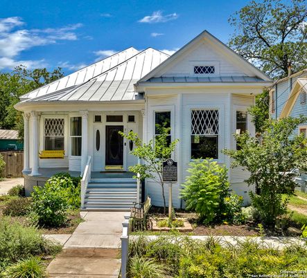 Exterior, Facade, Queen Anne Victorian