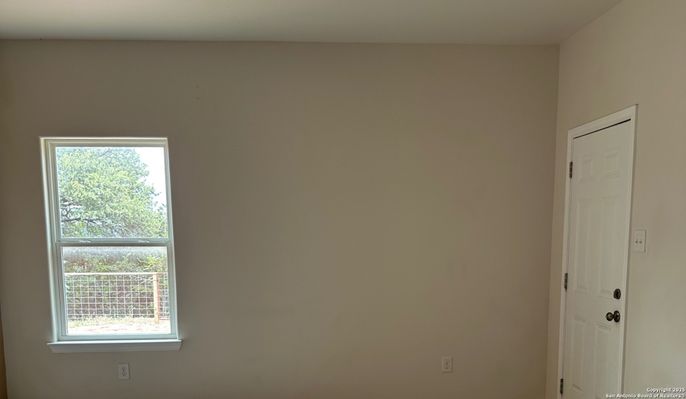 Empty room, Interior