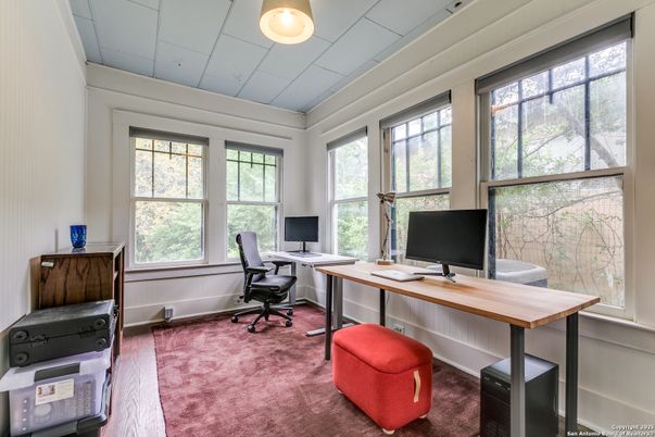 Home Office, Interior