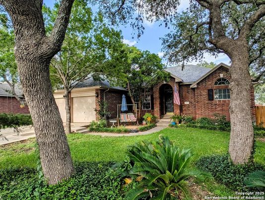 Backyard, Exterior, Facade, Brick Facade, Ranch